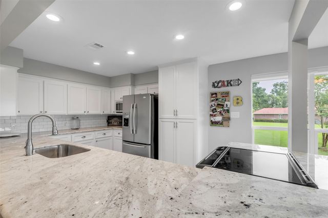 671 Lakeview Harbor, Onalaska, TX 77360