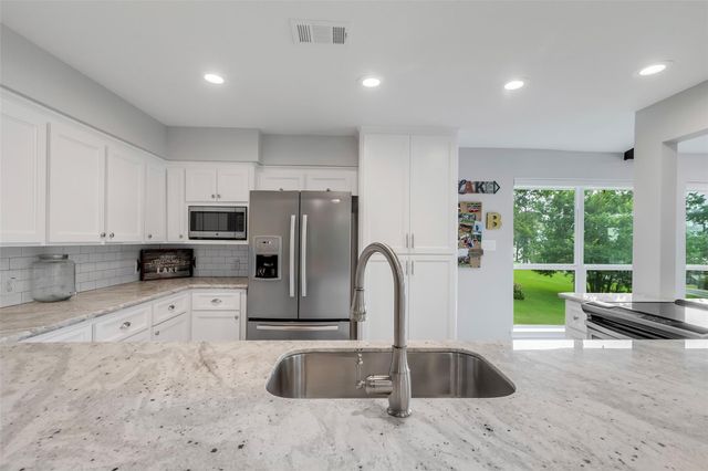 671 Lakeview Harbor, Onalaska, TX 77360