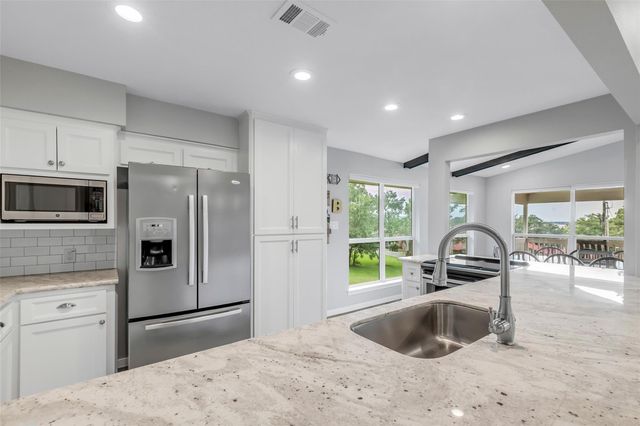 671 Lakeview Harbor, Onalaska, TX 77360