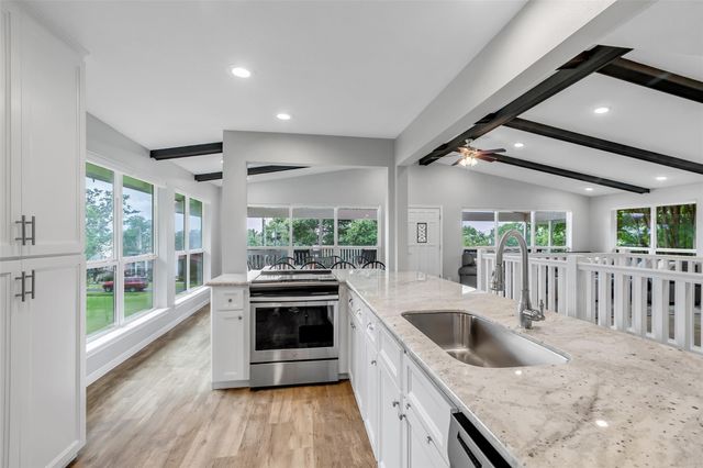 671 Lakeview Harbor, Onalaska, TX 77360