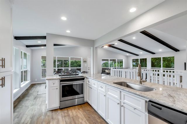 671 Lakeview Harbor, Onalaska, TX 77360