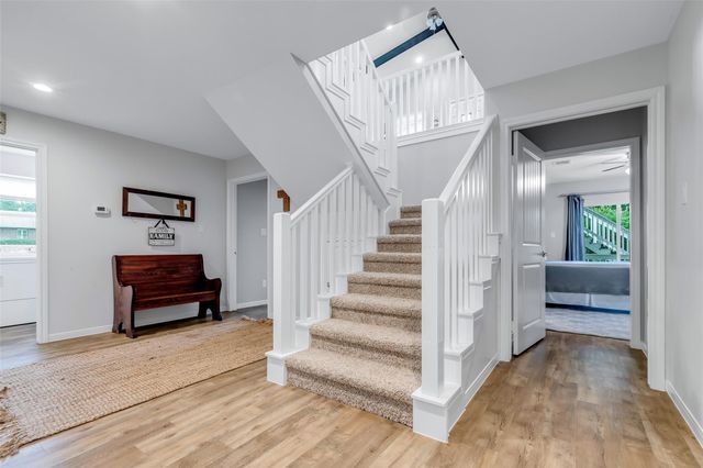 671 Lakeview Harbor, Onalaska, TX 77360