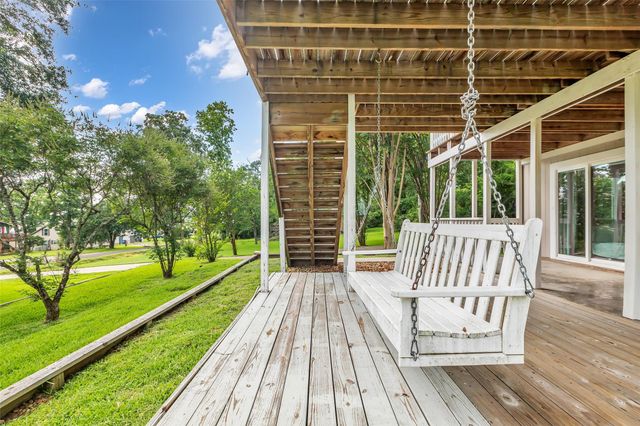 671 Lakeview Harbor, Onalaska, TX 77360