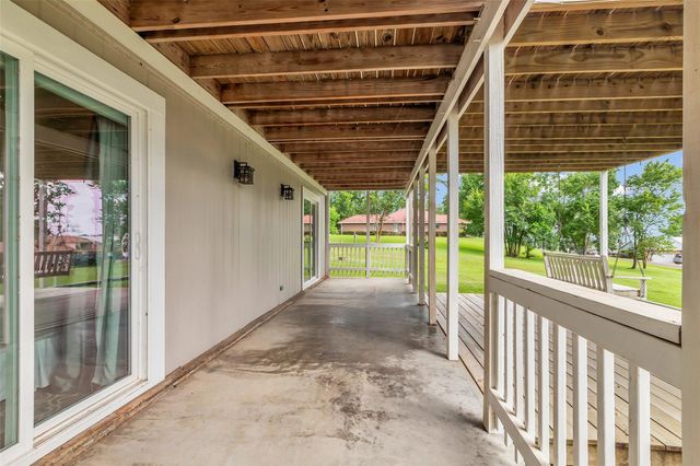 671 Lakeview Harbor, Onalaska, TX 77360