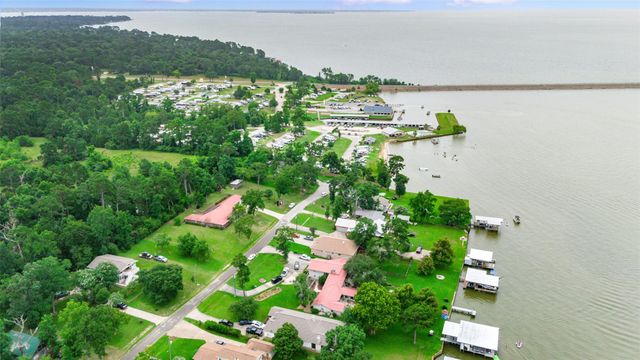 671 Lakeview Harbor, Onalaska, TX 77360