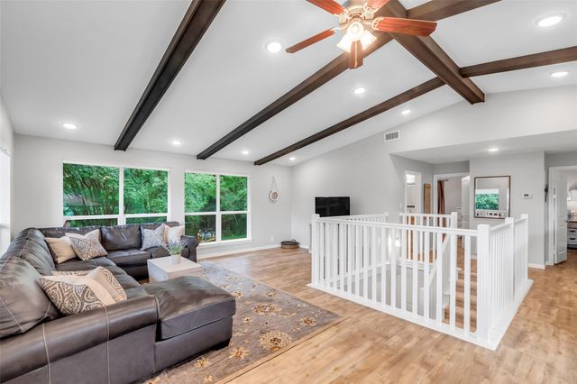 671 Lakeview Harbor, Onalaska, TX 77360