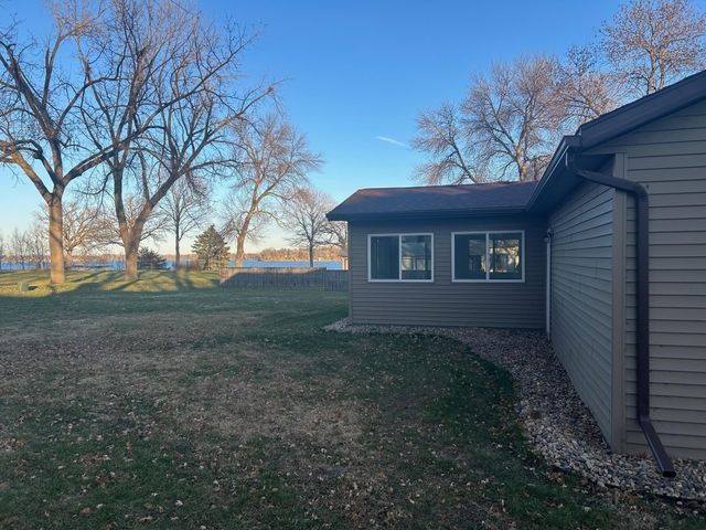 1795 50th Avenue NE, Willmar, MN 56201
