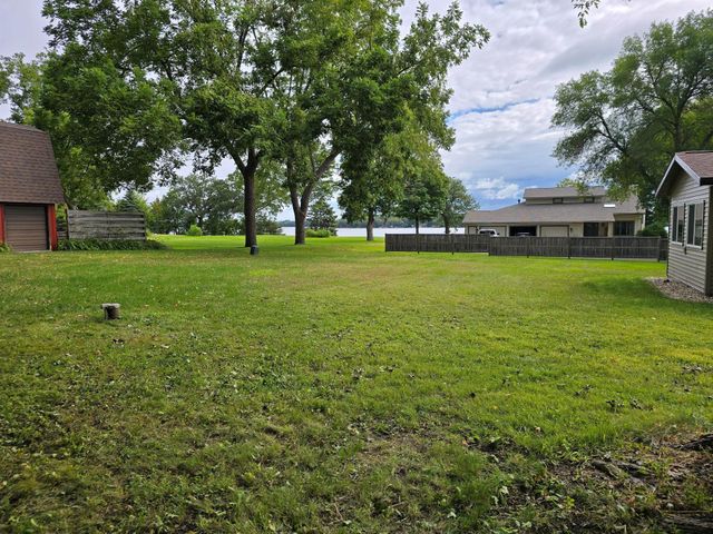 1795 50th Avenue NE, Willmar, MN 56201