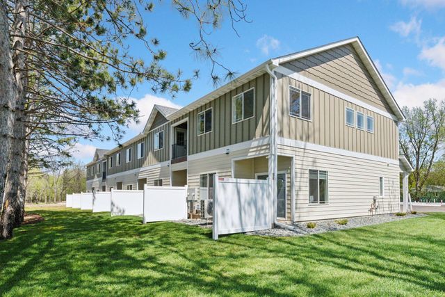 425 W 8th Street 24, New Richmond, WI 54017