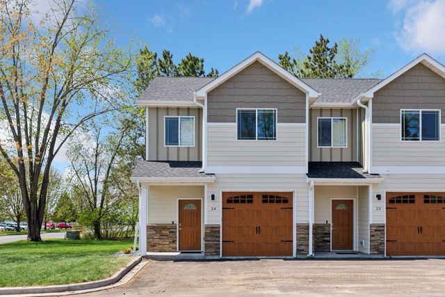 425 W 8th Street 24, New Richmond, WI 54017