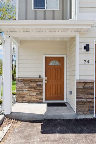 425 W 8th Street 24, New Richmond, WI 54017