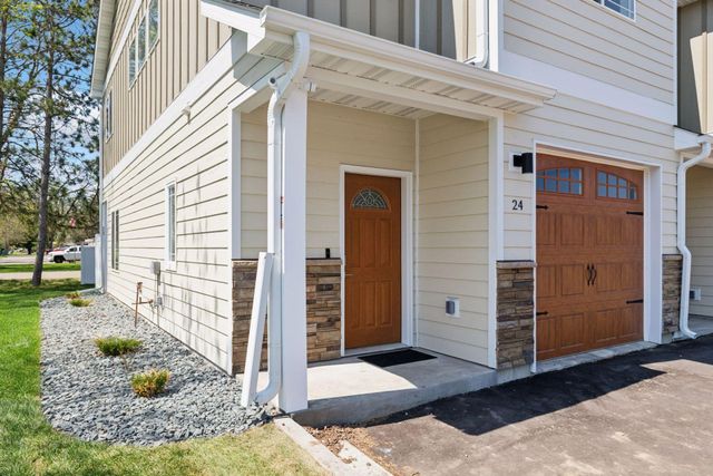 425 W 8th Street 24, New Richmond, WI 54017