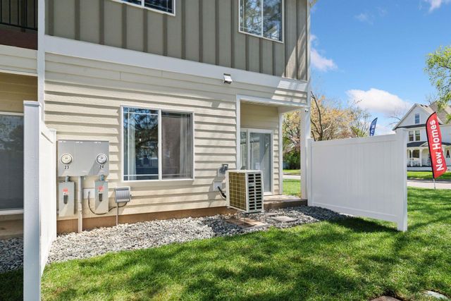 425 W 8th Street 24, New Richmond, WI 54017