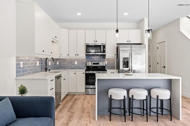 425 W 8th Street 24, New Richmond, WI 54017