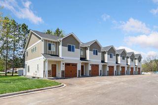 425 W 8th Street 24, New Richmond, WI 54017