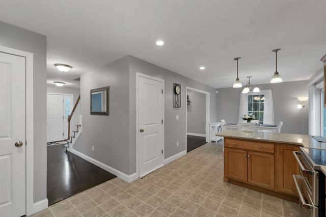 5 Berlang Road, Londonderry, NH 03053