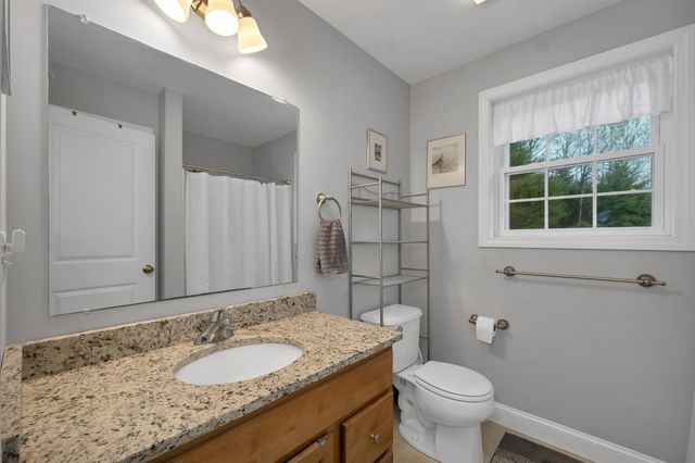 5 Berlang Road, Londonderry, NH 03053