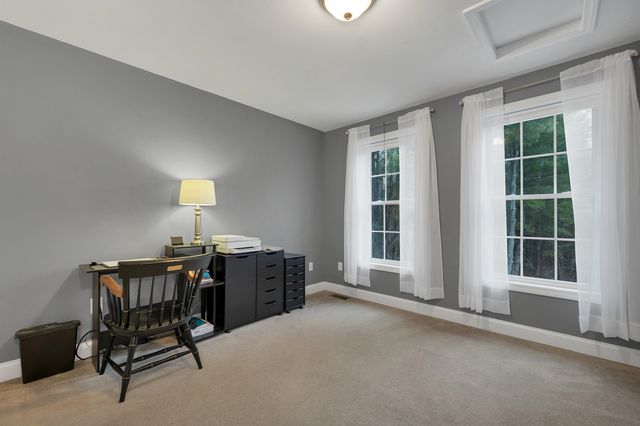 5 Berlang Road, Londonderry, NH 03053