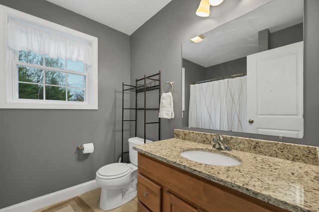 5 Berlang Road, Londonderry, NH 03053