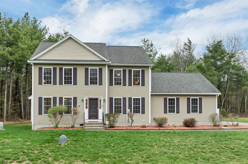 5 Berlang Road, Londonderry, NH 03053