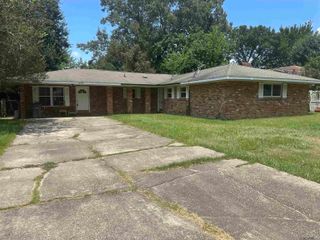 10549 Shermoor Dr, Baton Rouge, LA 70815