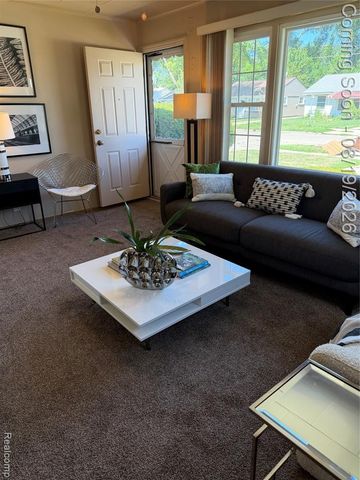 1620 E Meyers Avenue, Hazel Park, MI 48030