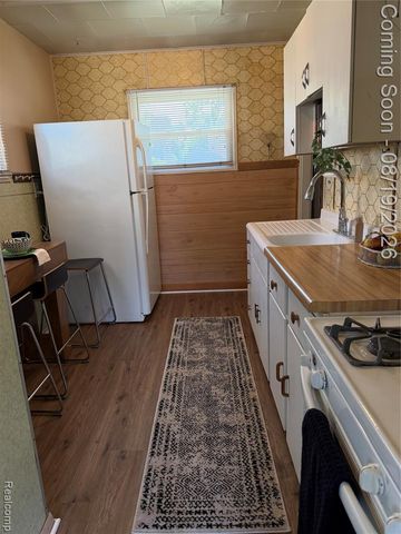 1620 E Meyers Avenue, Hazel Park, MI 48030