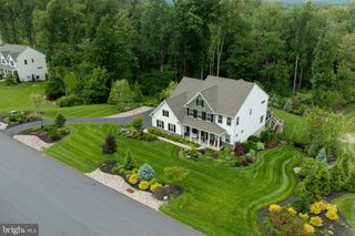 36 GREENBRIAR DR, Elizabethtown, PA 17022