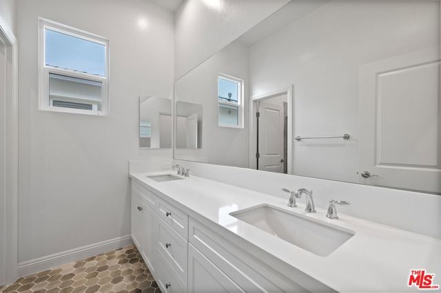 3711 Pathway Court, Bakersfield, CA 93311