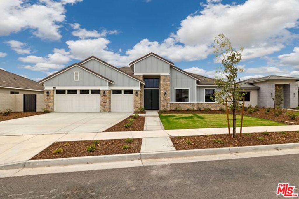 3711 Pathway Court, Bakersfield, CA 93311