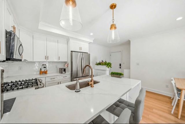 69 Cummins Hwy 102, Boston, MA 02131