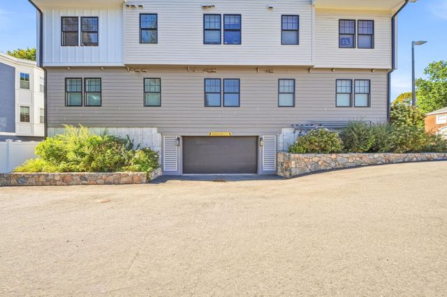 69 Cummins Hwy 102, Boston, MA 02131