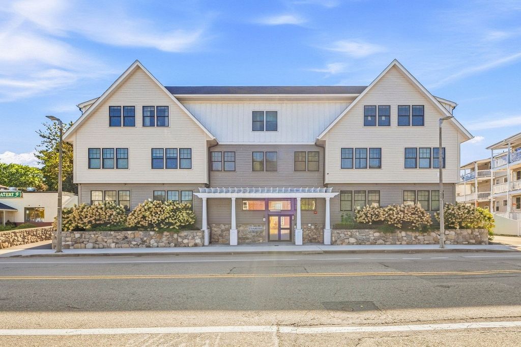 69 Cummins Hwy 102, Boston, MA 02131