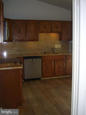 9713 KLIMT CT, Burke, VA 22015