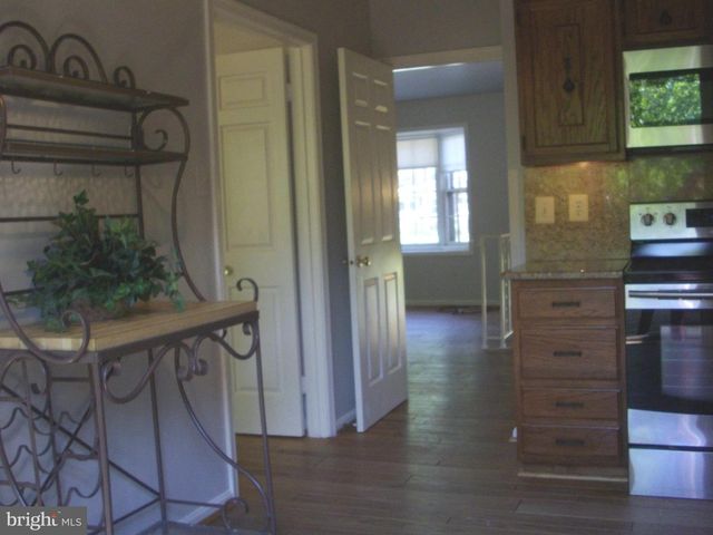 9713 KLIMT CT, Burke, VA 22015