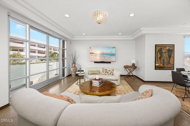 257 S Hudson Avenue 301, Pasadena, CA 91101