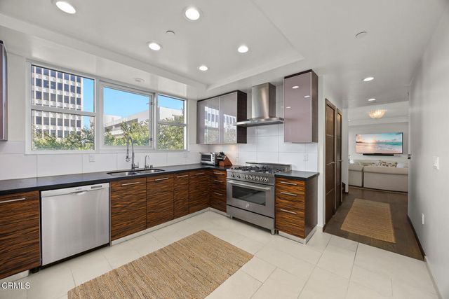 257 S Hudson Avenue 301, Pasadena, CA 91101
