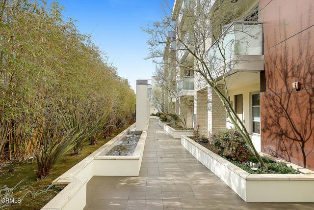 257 S Hudson Avenue 301, Pasadena, CA 91101