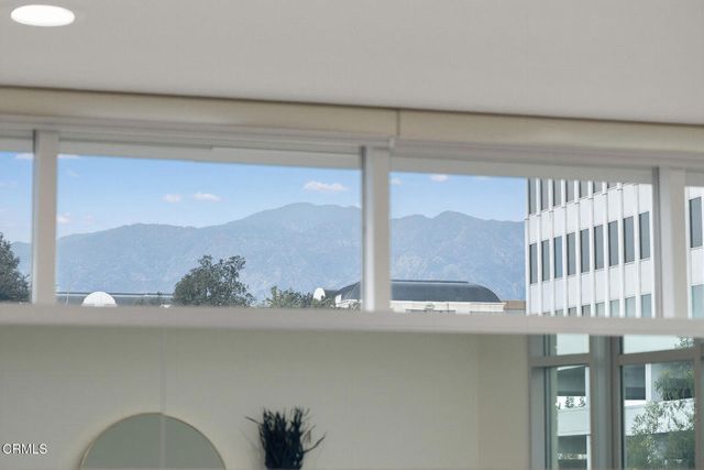 257 S Hudson Avenue 301, Pasadena, CA 91101