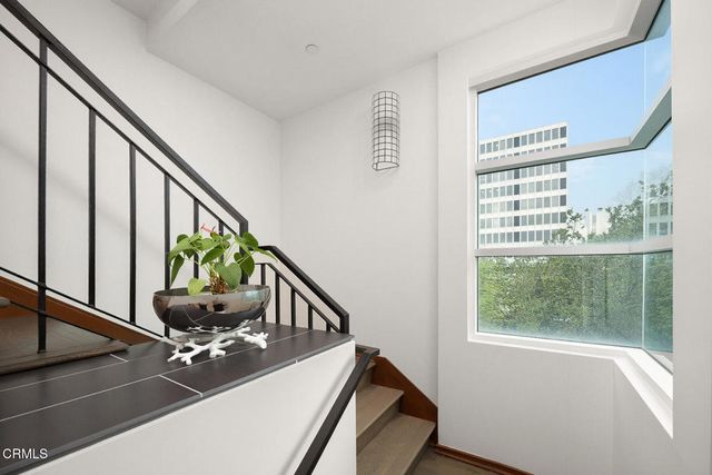 257 S Hudson Avenue 301, Pasadena, CA 91101
