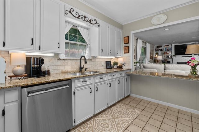 801 Elizabeth St, Gilmer, TX 75644