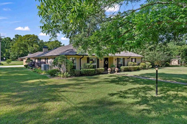 801 Elizabeth St, Gilmer, TX 75644