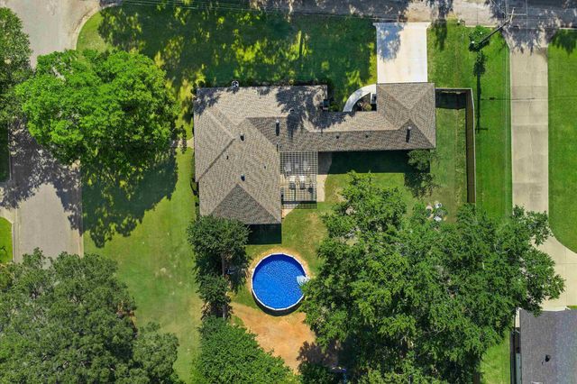 801 Elizabeth St, Gilmer, TX 75644