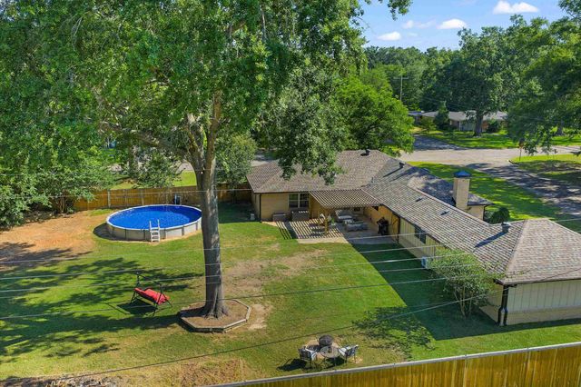 801 Elizabeth St, Gilmer, TX 75644