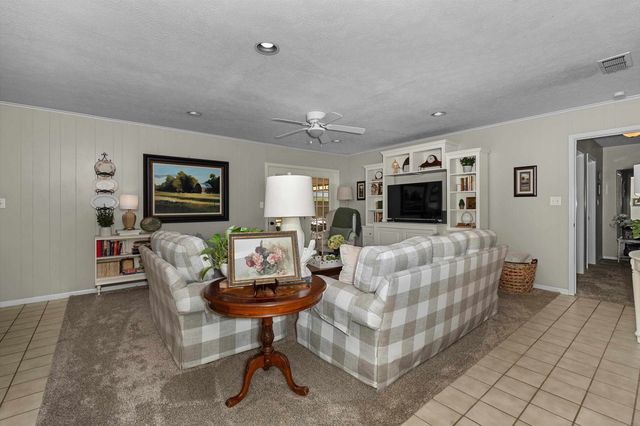 801 Elizabeth St, Gilmer, TX 75644