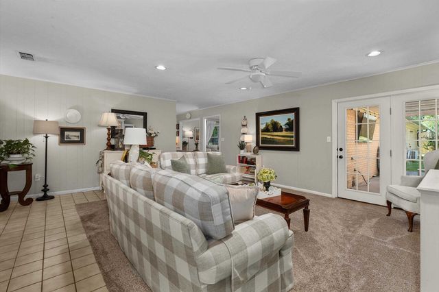 801 Elizabeth St, Gilmer, TX 75644