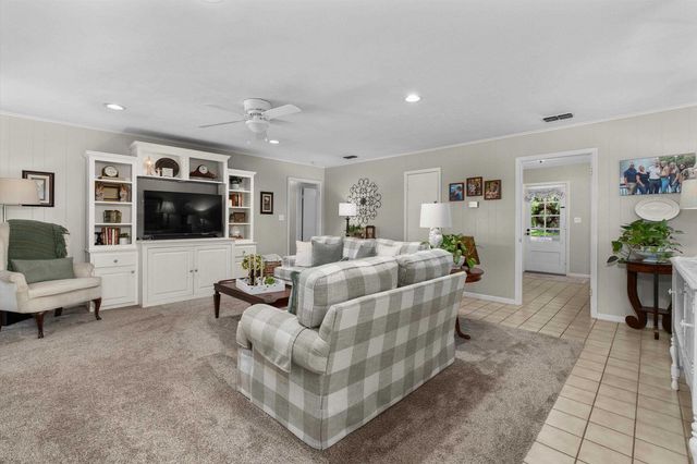 801 Elizabeth St, Gilmer, TX 75644