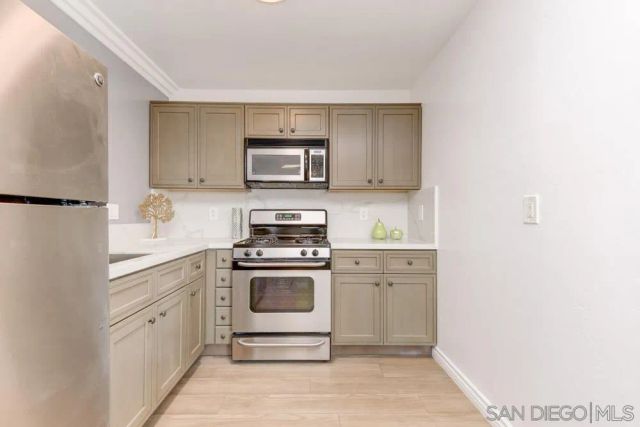 194 Avenida Descanso A, Oceanside, CA 92057
