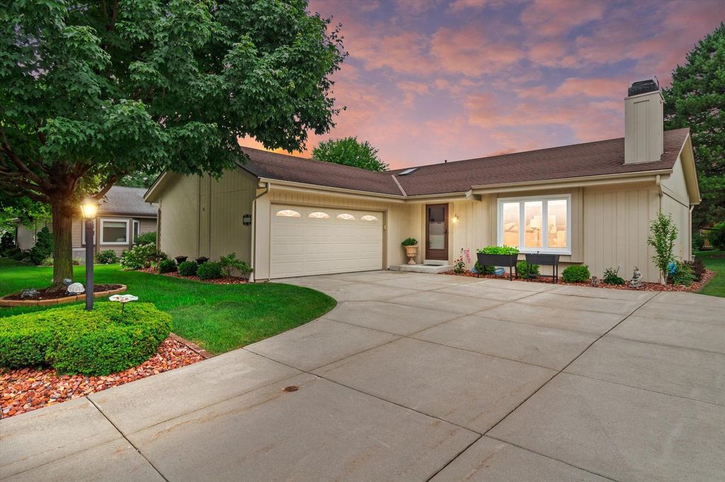 3624 W Honey Tree LANE, Greenfield, WI 53221
