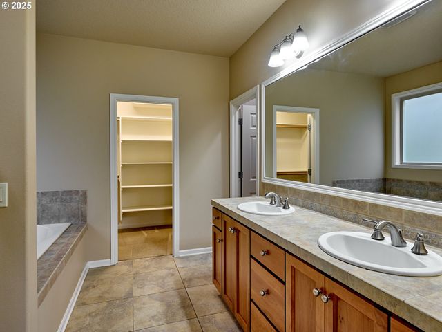 429 TURNBERRY Ave, Woodburn, OR 97071